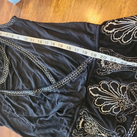 Unit Black Embroidered Faux Wrap Top Size S - Picture 6 of 6